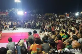 洛阳一个乡村夜经济走火，有农民摆摊日收400多元图片