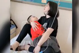 妈妈出差，孩子生病了住院，大姨前来照顾，网友：必须生二胎了图片