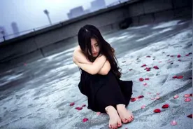 一个34岁女人的愤怒：我和他同居了6年，他却要娶一个二婚女人图片