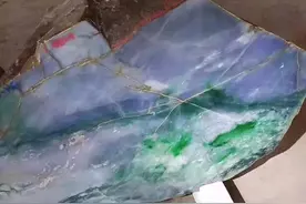 价值1亿的翡翠标王居然是帝王裂？最后的起货效果出乎意料图片