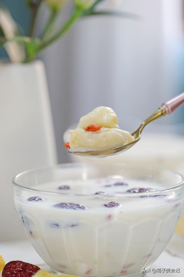 红枣杞子花胶炖牛奶 2026年红枣杞子花胶炖牛奶的做法