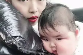 只给孩子"喂脸"，宝妈发文吐槽孩子大胖脸，意外走红网络图片
