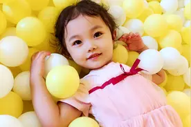 女童长相甜美似明星，每天遭受病痛折磨，却安慰妈妈“我不怕痛”图片