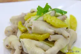 泡椒凤爪不用再买，厨师长教你这样做，皮白肉脆又劲道，值得收藏图片