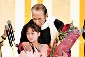 2020年老年得子的他们：年纪最大81岁，儿子比后妈大12岁图片