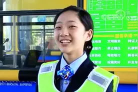 收费站“周冬雨”，高甜笑容征服百万网友图片