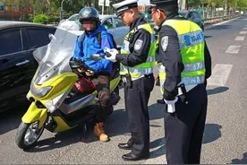 对摩托车的一些限制已经解除，今后的出行更加方便图片