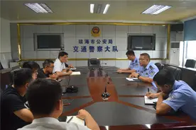 琼海公安交警召开警企座谈会强化共享二轮车交通管理工作图片