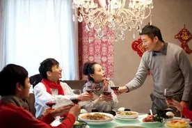 饭局被劝酒“不喝就是不给我面子”，我不是给你面子，而是不给它图片