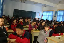 去开家长会时，有哪些事情是要和老师交流的？情商高的父母有方法图片