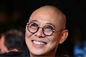 网曝李连杰患骨癌病逝，本尊年初一发照辟谣，笑着祝大家新年快乐图片