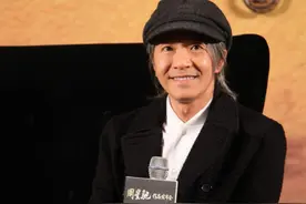 30年老娱记曝周星驰旧爱内幕，于文凤星爷热恋时曾穿情侣装滑雪图片