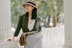 被三木的“开叉裙”穿搭圈粉了，30岁的女人跟着穿，时髦显气质图片