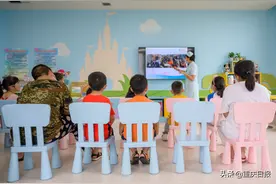 重医儿童医院两江院区有个“迪士尼欢乐屋”让小病人就医多一点开心和笑容图片