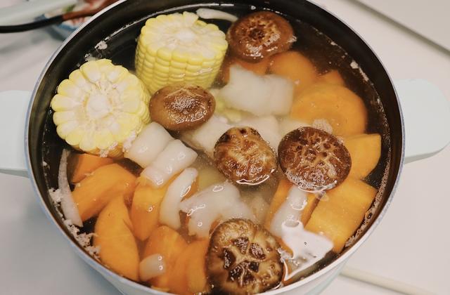 花胶红萝卜香菇煲汤 2026年花胶红萝卜煲汤可以吗 花胶红萝卜香菇煲汤 2026年花胶红萝卜煲汤可以吗