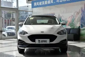 动力够用，油耗较低，空间是一大惊喜，实拍福克斯图片