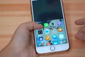 为什么苹果手机屏幕总是下沉一半？原来是这用处，好多人不知道视频封面