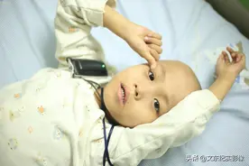 男童筷子捅进头颅险丧命，劫后余生又患血癌，重生门外遇障碍图片