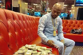 拳王梅威瑟价值是多少？他是如何花钱的？2020年资产有多少？图片