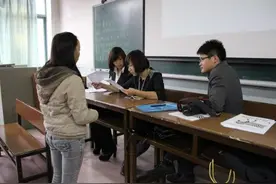 女面试官：利加一笔是什么字？初中生2秒说出答案，面试官傻了眼图片