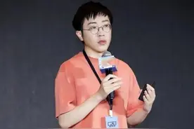 恰外国金主烂钱，在国内演“谍战剧”，网红公知“回形针”崩坏记图片