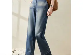 胯宽腿粗少穿紧身裤，老土！新式“直筒裤”才是今秋新宠，特修身图片