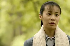 陈炜晒全家福庆祝57岁生日，女儿继承张光北颜值，母女反倒像姐妹图片