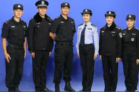 同样是警察，“白衬衣”和“蓝衬衣”有何不同？局长都不够格穿图片