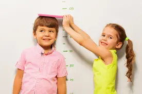 跳绳，真的是完美运动？医生：春天这样跳绳，孩子个头"疯长"图片