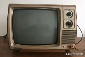 老旧电视机别再当20块钱的废品卖了，简单改造一下，就能变废为宝图片