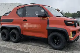 五菱迷你“小皮卡”，造型更凶悍，2.88W配6个轮毂，能越野能拉货图片