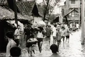 老人说70年代每月工资55块，养活一家六口人，这是真的吗？图片