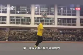酷！西安这所高校军训像武林大会 各种高难度动作轮番上演图片