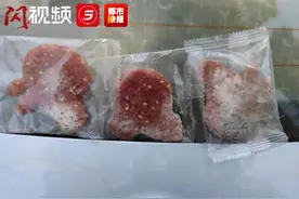 男子西安一大商场买儿童零食，打开竟全是霉斑！厂家承认存质量问题图片