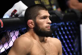 小鹰最后一战收入460万英镑，生涯只输两个回合，包括嘴炮那场图片