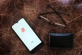 重估快手：半年亏损近百亿，市值跌去一个美团图片