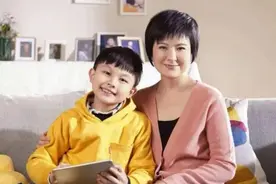北大才女张泉灵嫁李铁后离开央视，找小伙合作，开启人生新模式图片