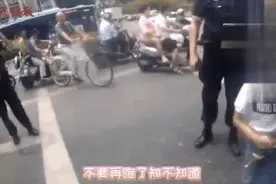萌娃走失被找回反安慰妈妈……网友：画风有点不一样图片