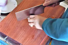 切菜板怎么选？看看火候沙比利乌檀木整木砧板图片