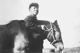 百年瞬间｜郑律成创作《中国人民解放军军歌》图片