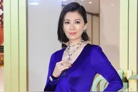 贾静雯虽然脸上没肉，但身上却挺饱满的，一身克莱因蓝有气质图片