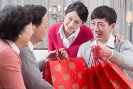 老年人过生日送什么礼物比较合适？图片