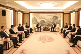 中建八局党委书记、董事长李永明拜会青岛市领导图片