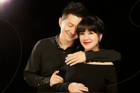 央视主持人红果果晒孕肚宣布二胎喜讯，老公是搭档绿泡泡图片