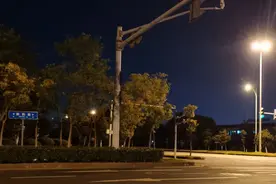 嘿，不哭，给你糖吃图片