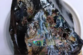 玻璃陨石与炉渣的区别图片