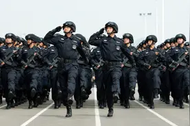 中美警察大对比，为啥美国警察的破案效率那么低图片