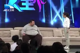 94岁奶奶照顾400斤的孙子，自己爆料体重400斤后没吃饱过图片