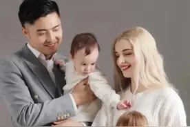 中国小伙爱上乌克兰美女，育有两个混血儿，成为百万网红图片