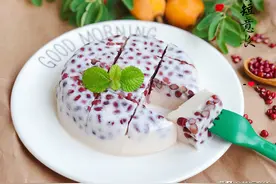 1盒牛奶加红豆，在家做奶香红豆冰糕，冰爽软糯，大人孩子都爱吃图片